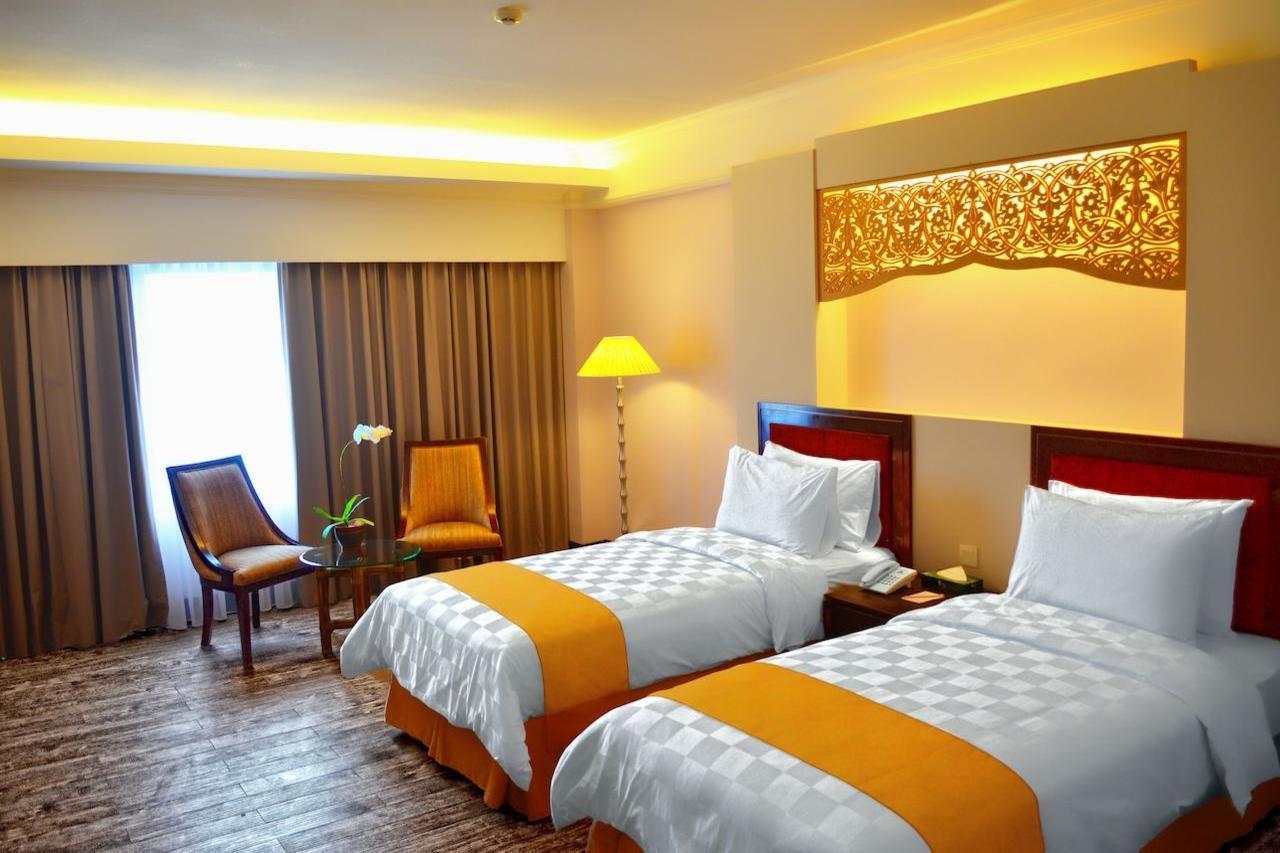 Kyriad Bumiminang Hotel Паданг Экстерьер фото