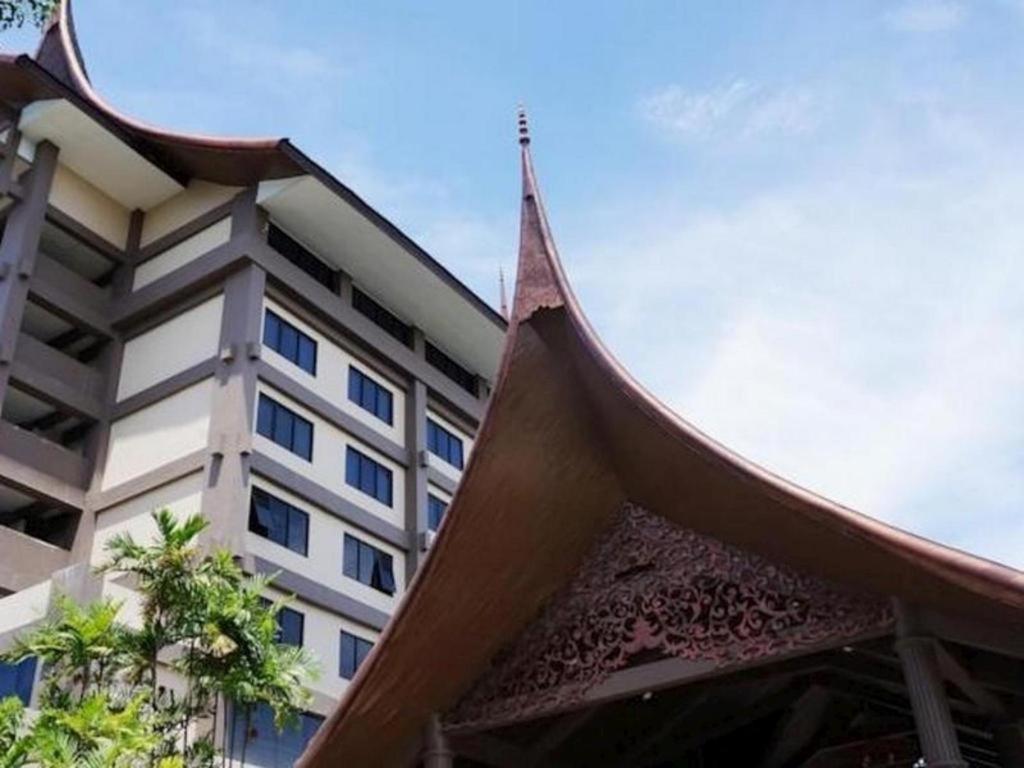 Kyriad Bumiminang Hotel Паданг Экстерьер фото