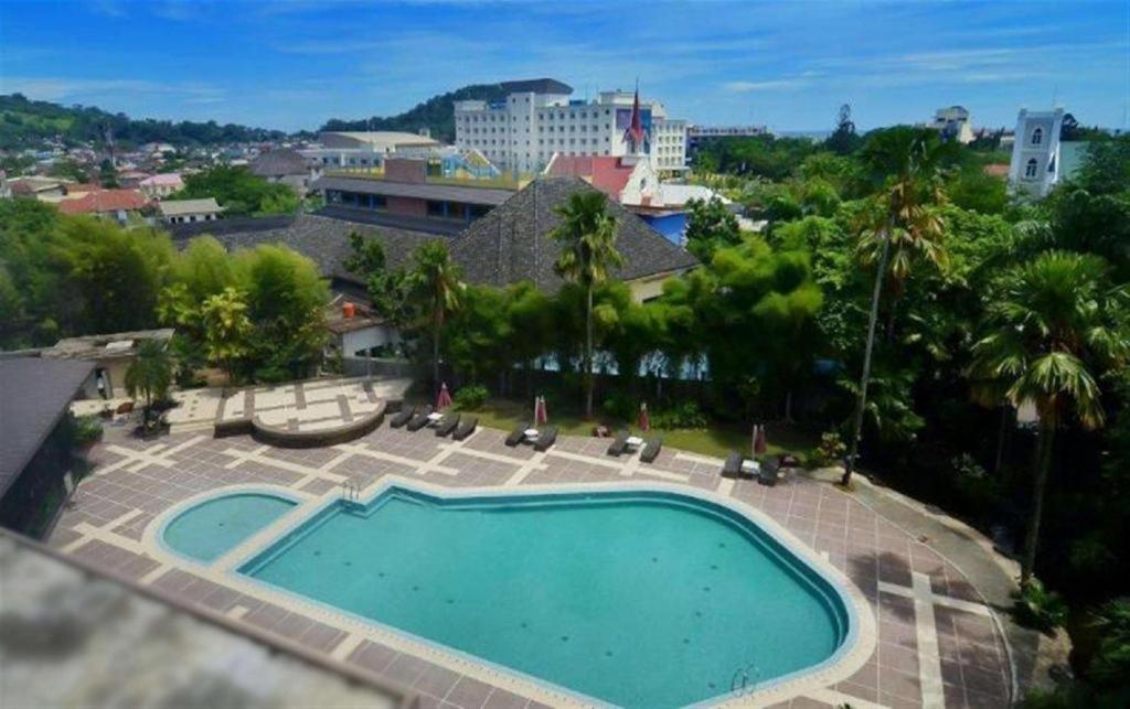 Kyriad Bumiminang Hotel Паданг Экстерьер фото