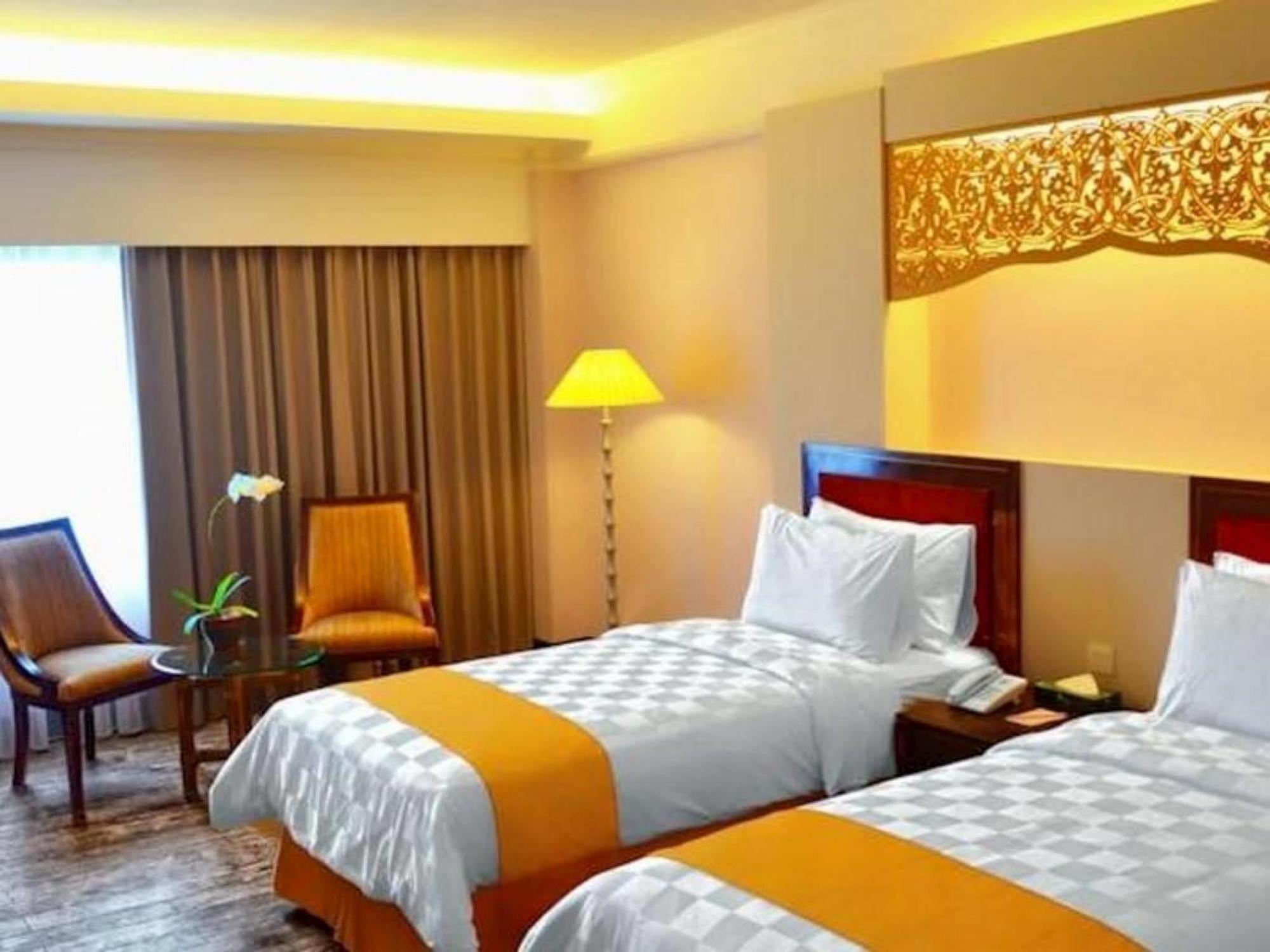 Kyriad Bumiminang Hotel Паданг Экстерьер фото