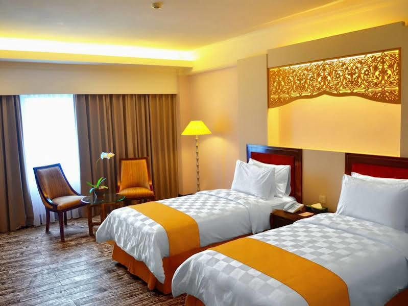 Kyriad Bumiminang Hotel Паданг Экстерьер фото