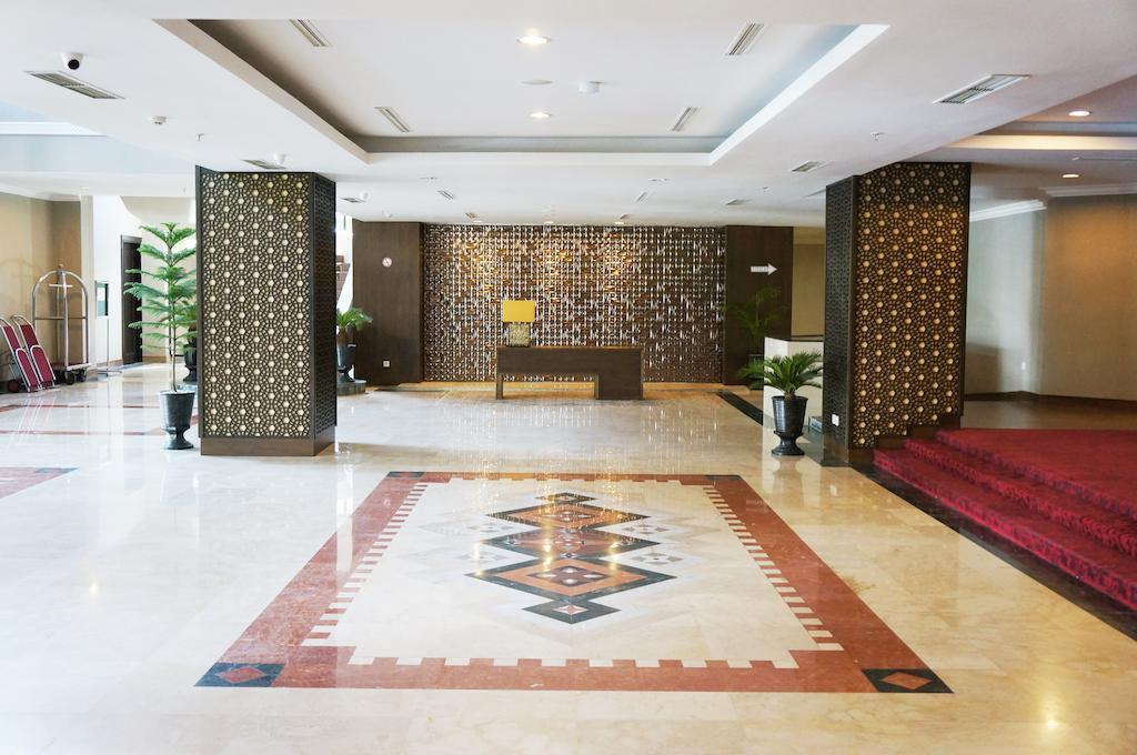 Kyriad Bumiminang Hotel Паданг Экстерьер фото