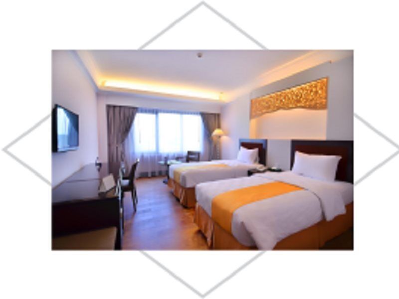 Kyriad Bumiminang Hotel Паданг Экстерьер фото