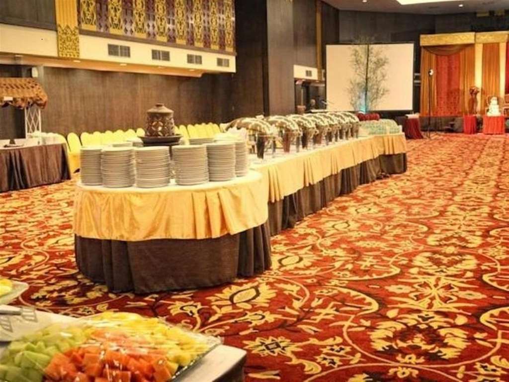 Kyriad Bumiminang Hotel Паданг Удобства фото