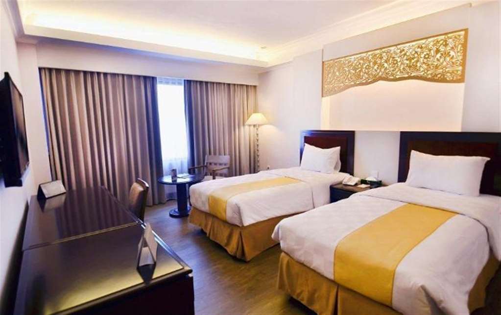 Kyriad Bumiminang Hotel Паданг Номер фото