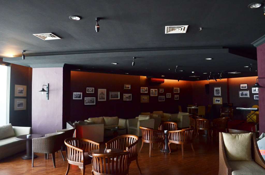Kyriad Bumiminang Hotel Паданг Ресторан фото