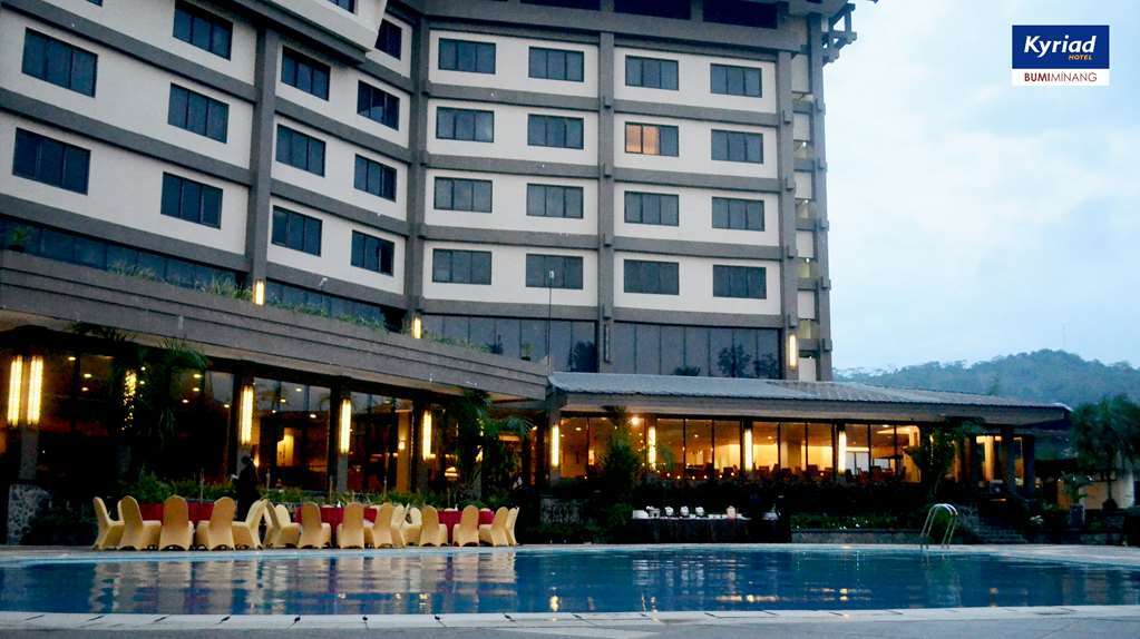 Kyriad Bumiminang Hotel Паданг Удобства фото
